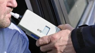 Breath analyzer - sobriety check - Copyright: monartfoto